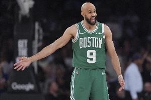 还需要找手感!怀特半场13中4&三分8中1拿到9分3板9助1断2帽