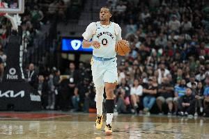  状态不错！凯尔登半场6中4拿到11分5板1助 正负值+16